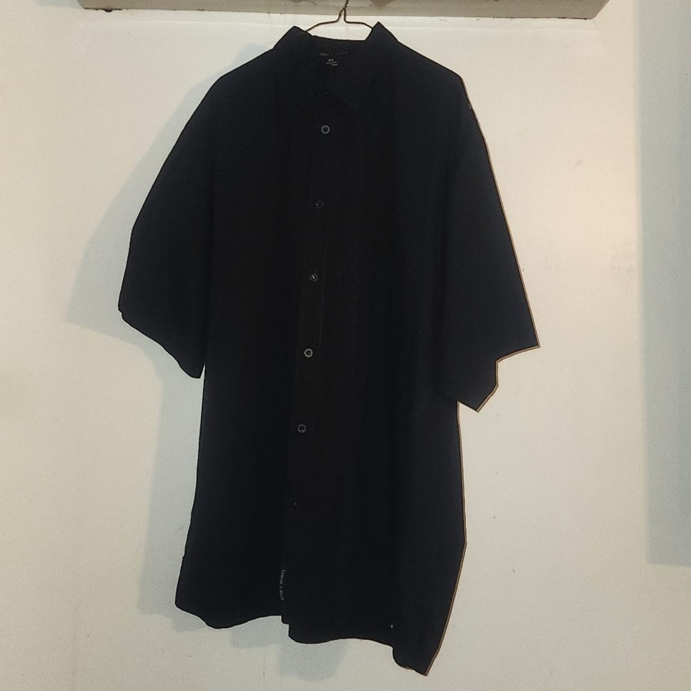 Luxe t Sports Men's Black button-down short sleeve shirt